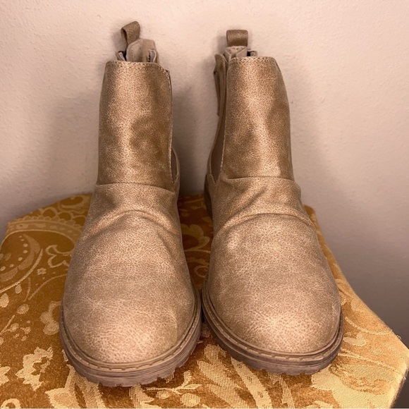 NWOT VERY G SIZE 10 TAN FAUX SUEDE BOOTIES WESTERN BOHO - Picture 4 of 13
